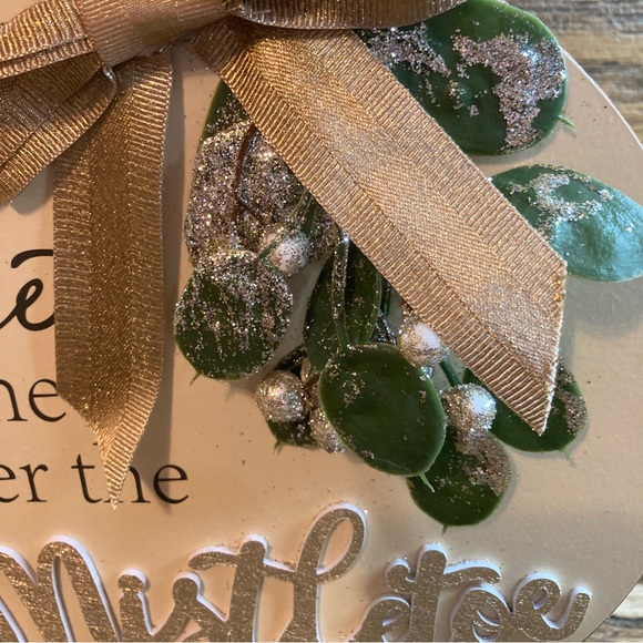 Meet me under the mistletoe table top/ shelf décor MDF NWOT - Picture 3 of 10